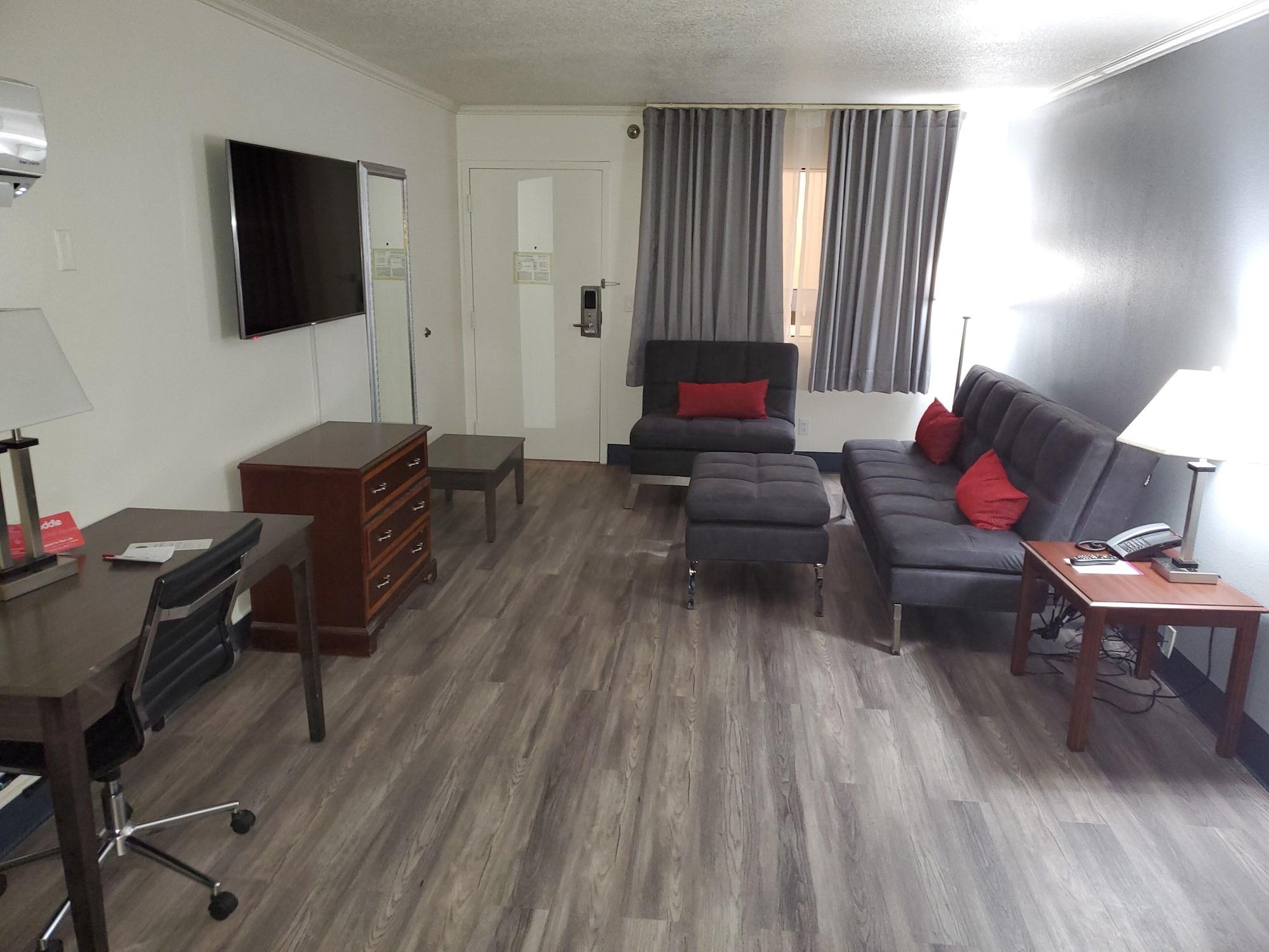 Ramada By Wyndham North Platte Hotel Exterior photo